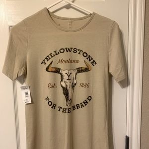 NWT Paramount Yellowstone women’s T-shirt